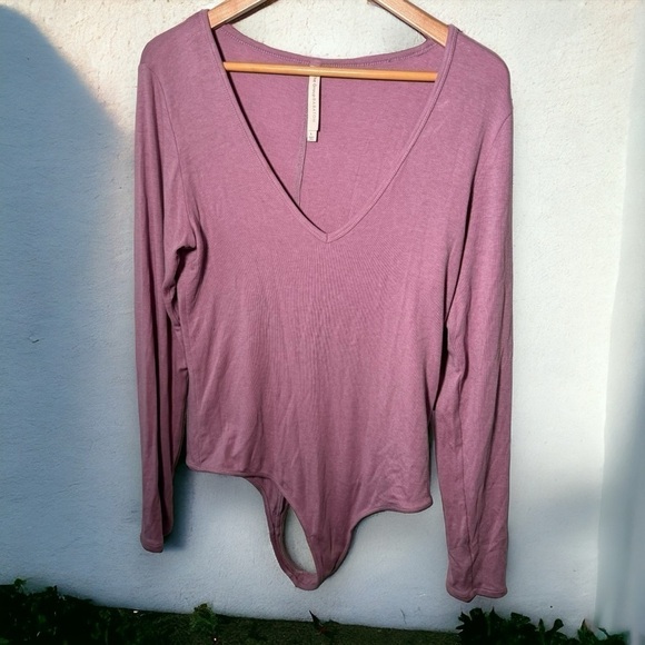 Babaton blush  long sleeve bodysuit L - Picture 2 of 7